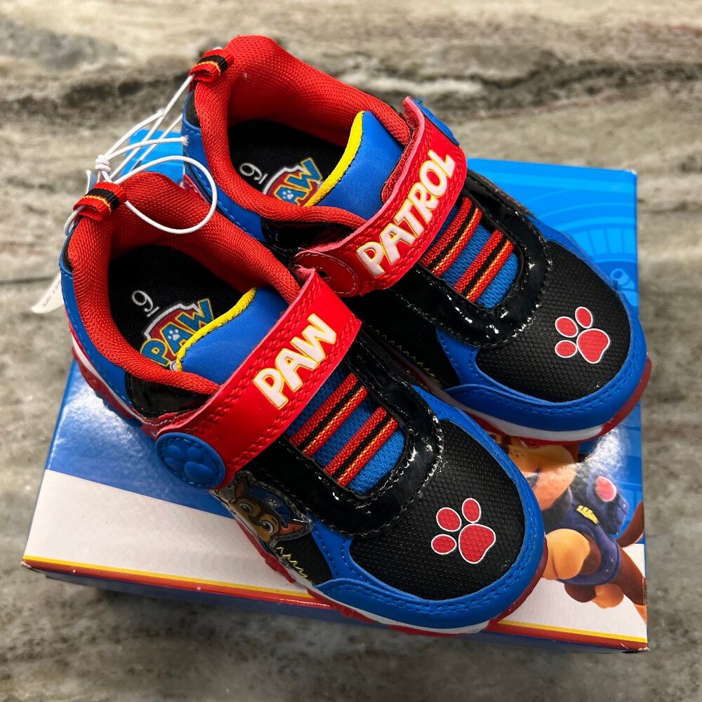 BNIB - Toddler Boys Nickelodeon PAW Patrol Light-Up Sneakers - Size 9